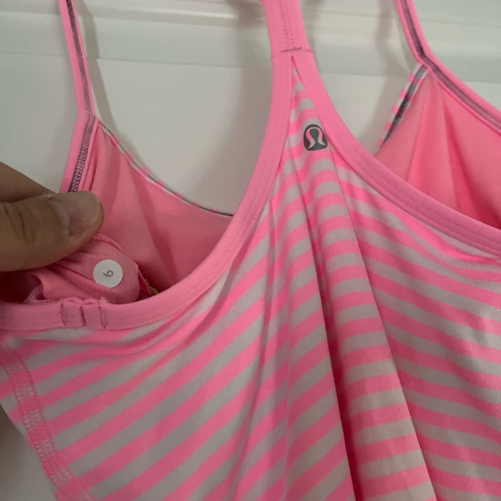 Lululemon - Picture 3 of 3